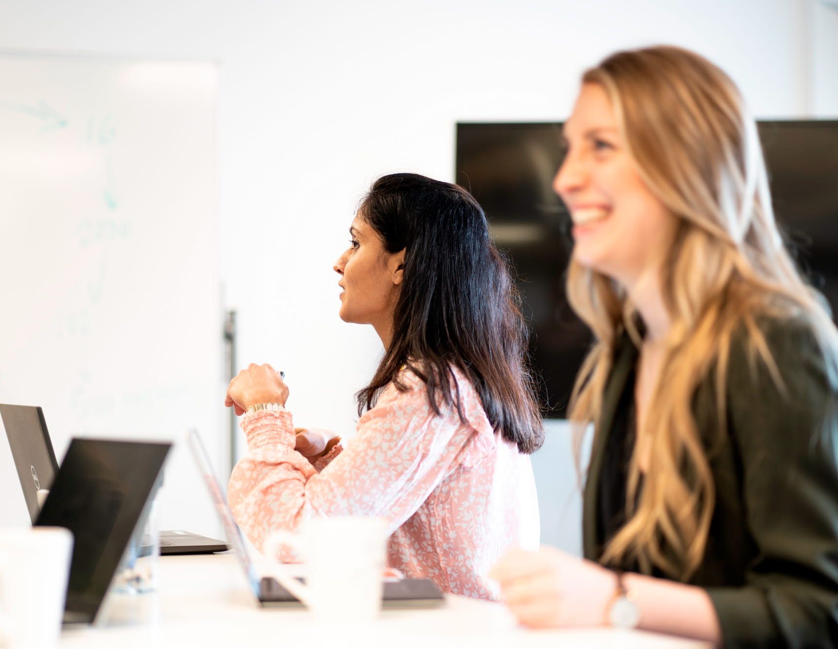 2 women in a onsite workshop