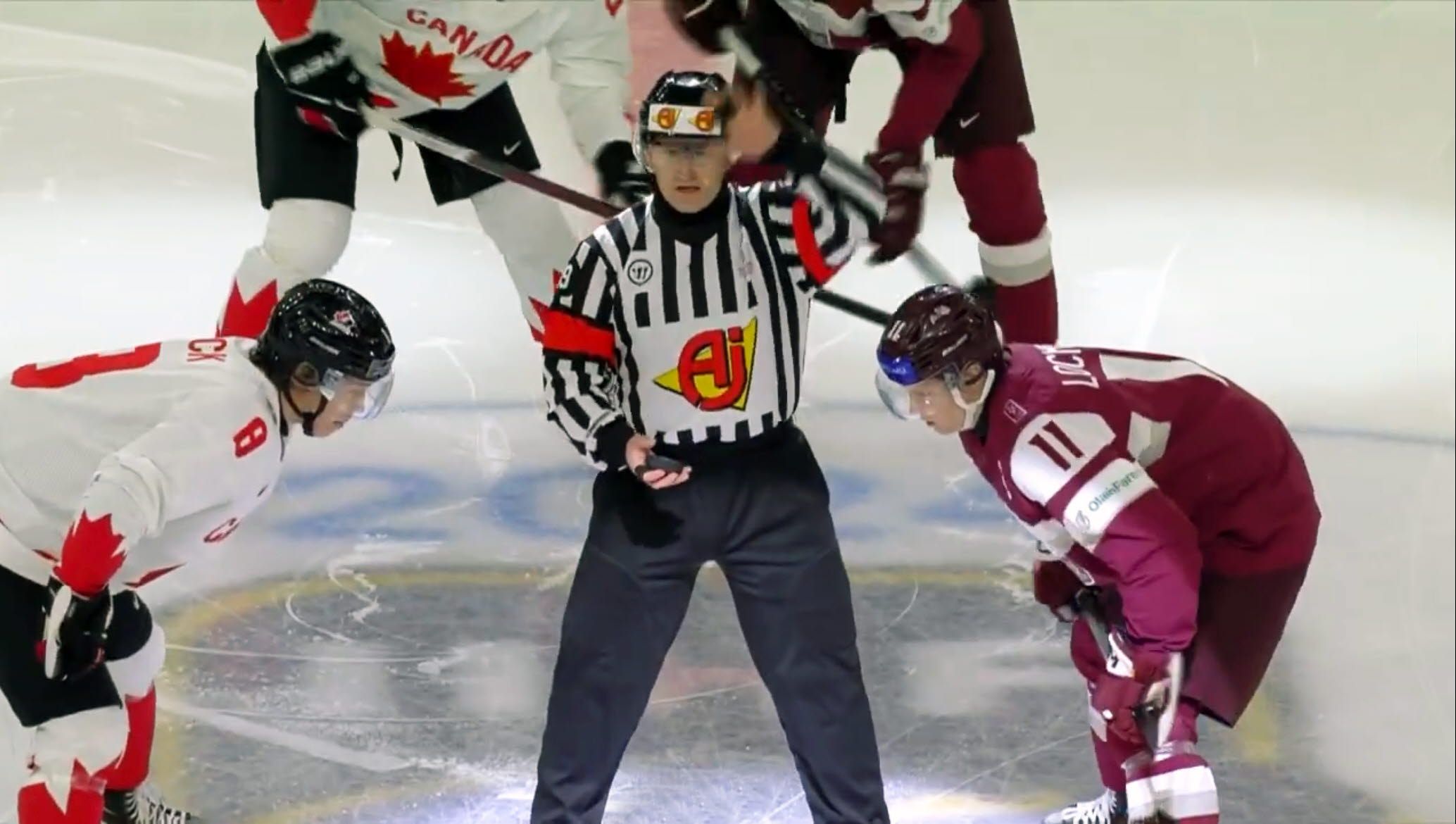 Referee in ice hockey using eye tracking