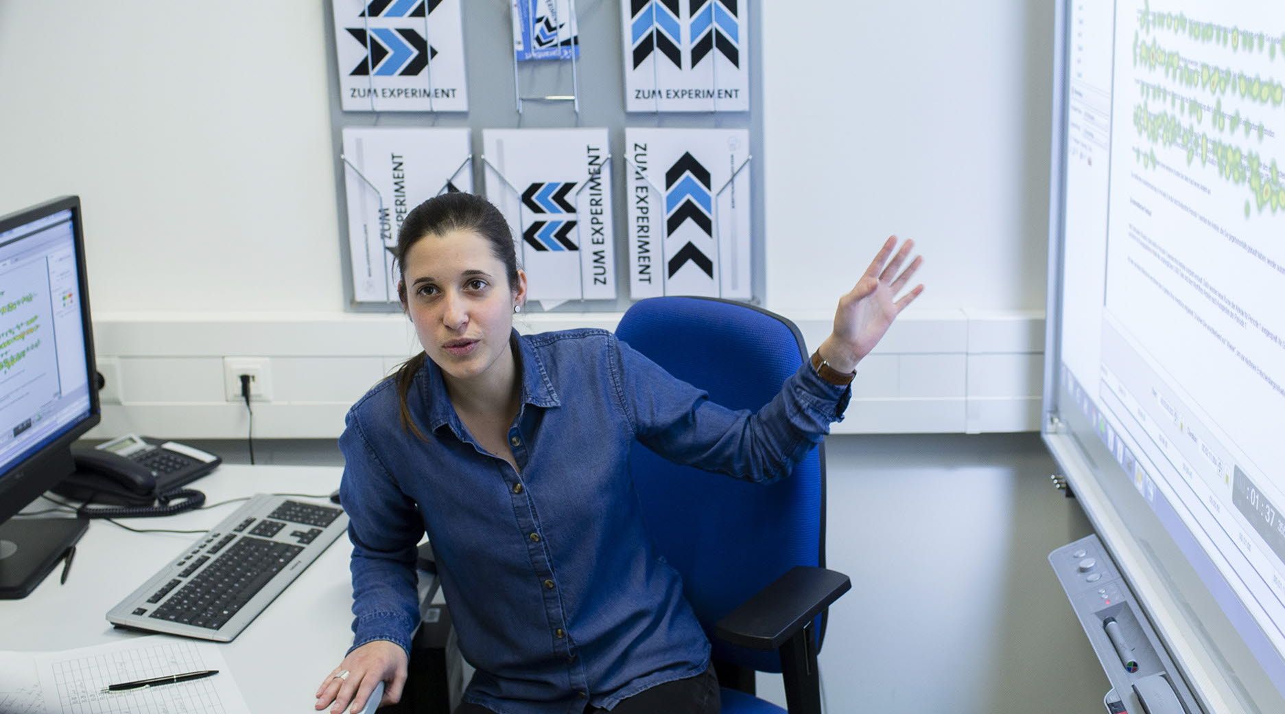 A researcher at the Hamburg University lab point out to a heatmap.